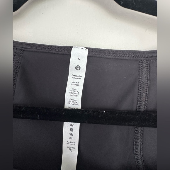 NWT LULULEMON SQUARE NECK MESH AND NULU YOGA TEE SIZE 6 BLACK
A228 - Picture 4 of 6
